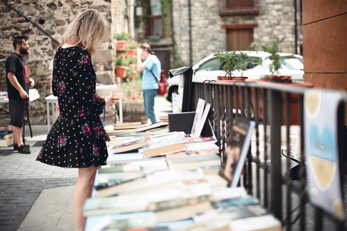 Archivo - Villanúa celebra este fin de semana la octava edición de su Feria del Libro y del Cómic y la primera edición del ciclo JazzVerano.