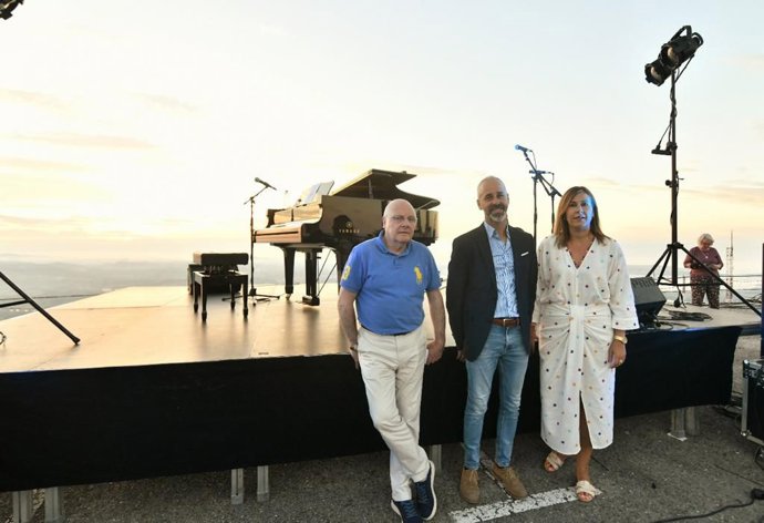 El Consejero De Educación, Formación Profesional Y Universidades, Sergio Silva, Asiste Al Concierto De Carmen París, Que Inaugura El Ciclo Cantabria Infinita. Panorámica 2023
