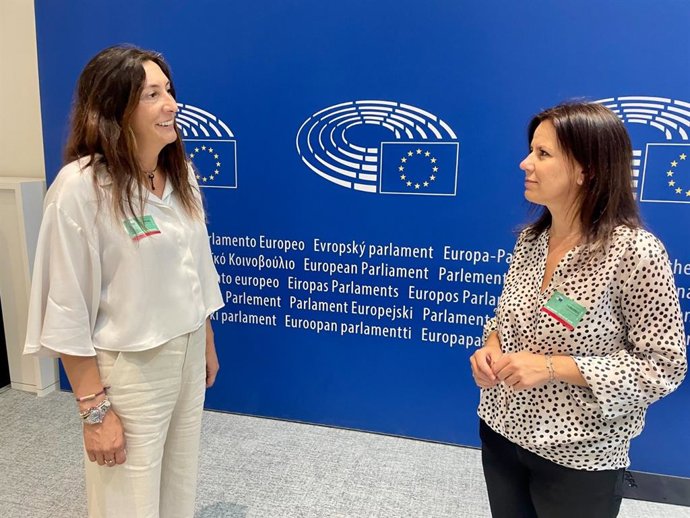 La consejera y la secretaria de Inclusión Social