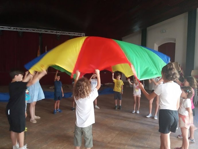 Menores participantes en los talleres de verano sobre educación en valores impulsados por la Diputación en 23 municipios pequeños.