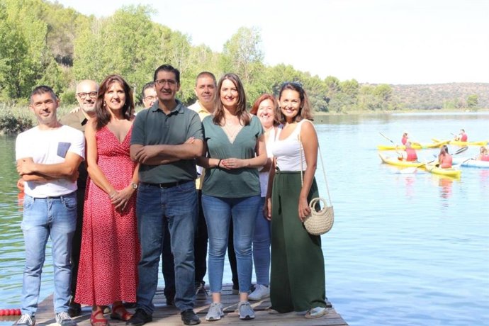 El vicepresidente segundo del Gobierno regional, José Manuel Caballero, en el Parque Natural de las Lagunas de Ruidera.