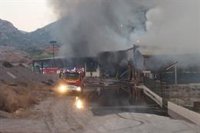 Controlan el incendio declarado este viernes en el interior de una planta de reciclaje de Escombreras