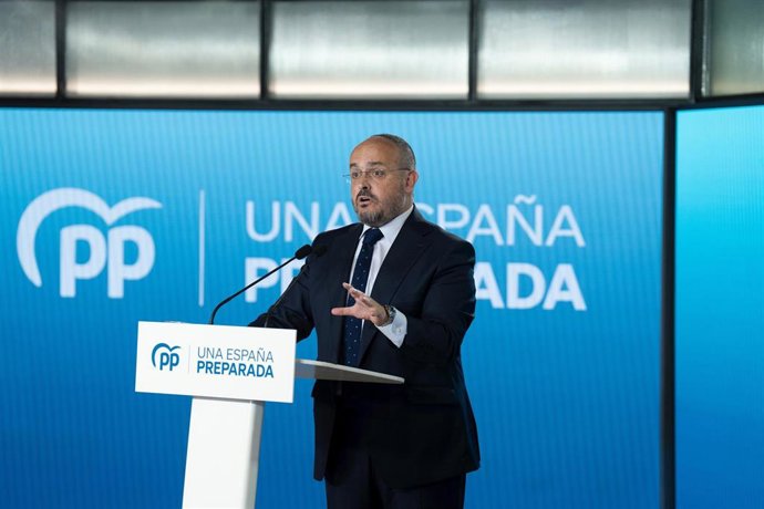 Archivo - El presidente del PP en Cataluña, Alejandro Fernández