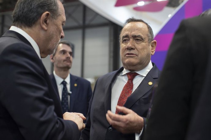 Archivo - January 18, 2023, Madrid, Spain: Alejandro Giammattei, president of Guatemala (center) at the Guatemalan stand during the inauguration of the International Tourism Trade Fair (FITUR) 2023 in Madrid. Guatemala will be a partner country at the 4