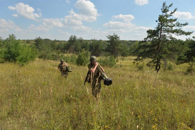Archivo - Soldados ucranianos en la región de Kupiansk