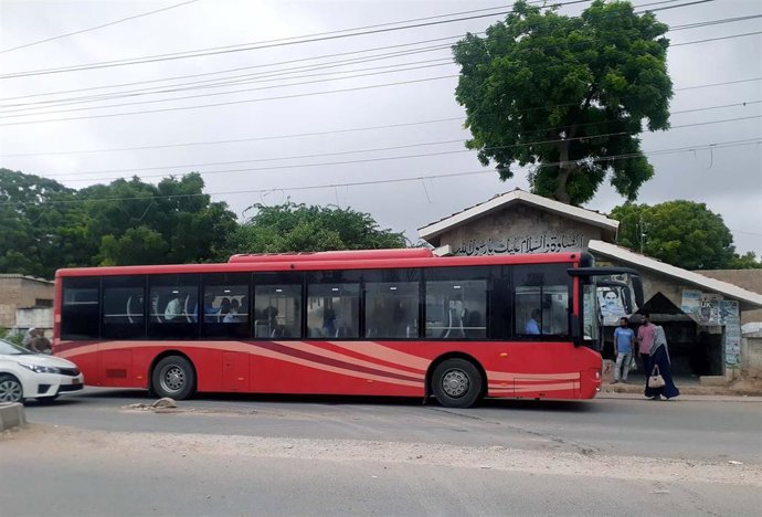 Archivo - Autobús de Pakistán