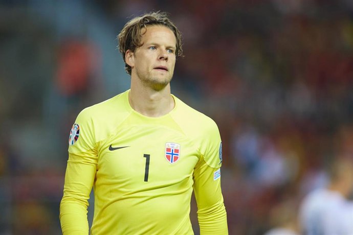 Archivo - Orjan Nyland con la selección de Noruega