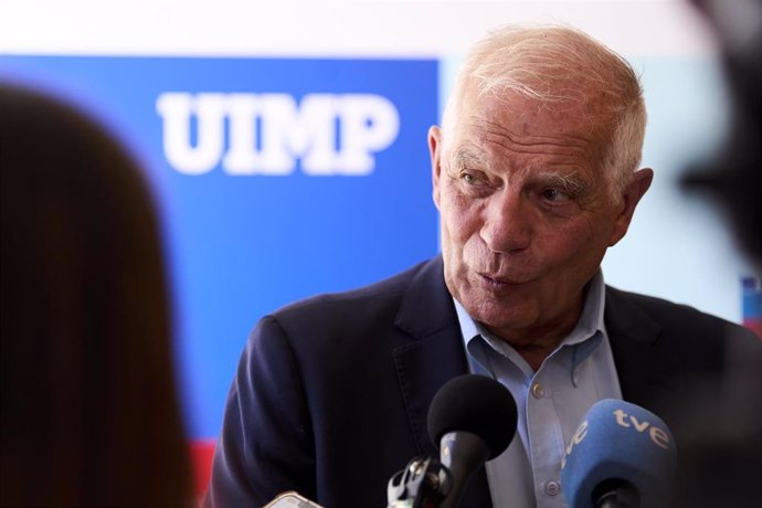 El alto representante de la Unión para Asuntos Exteriores, Josep Borrell, en la UIMP
