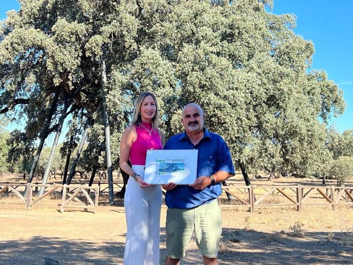 Presentación del cupón de la ONCE dedicado a la encina Terrona