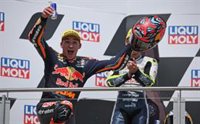 Öncü y Vietti frustran las victorias de Holgado y Acosta en Moto3 y Moto2