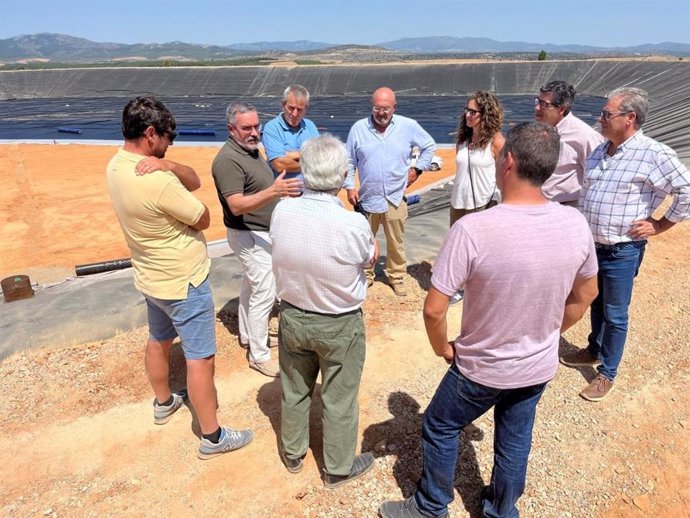 El director general de Desarrollo Rural, José Juan Fernández Zarco, ha visitado las obras de interés agrícola de la zona regable de Cogolludo.