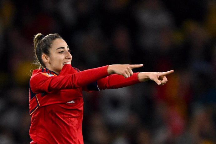 Olga Carmona celebra su gol en la final