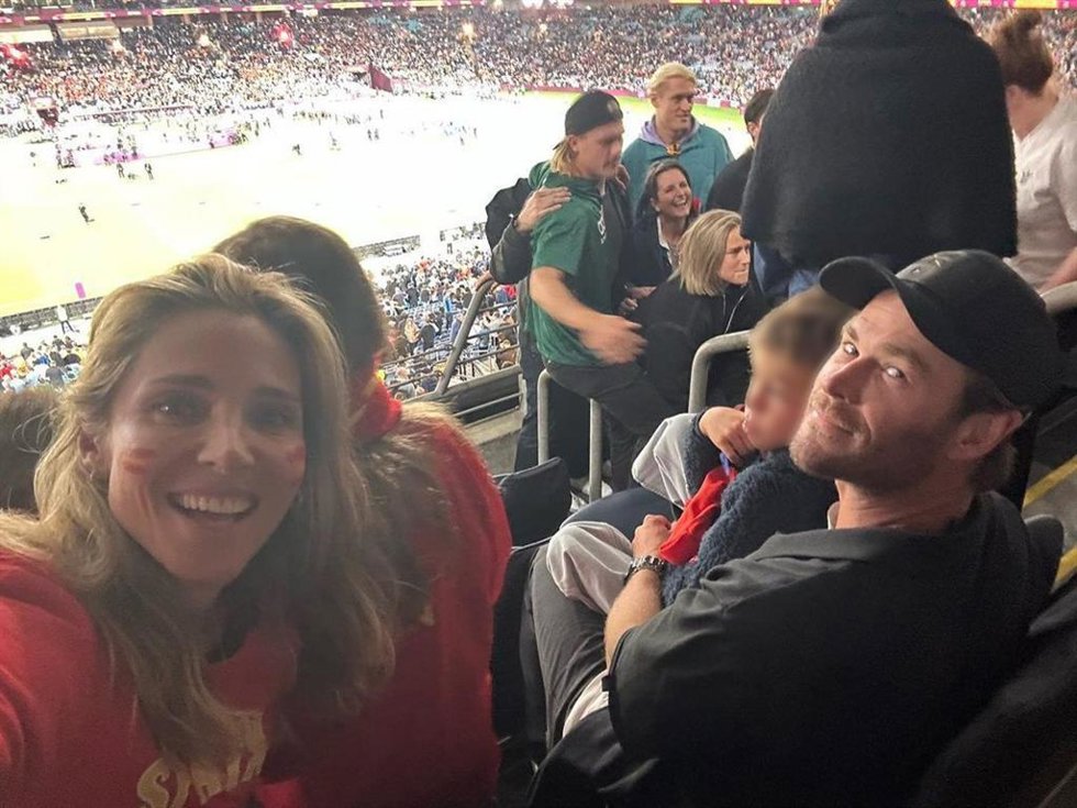 Elsa Pataky junto a Chris Hemsworth y sus hijos en Sydney