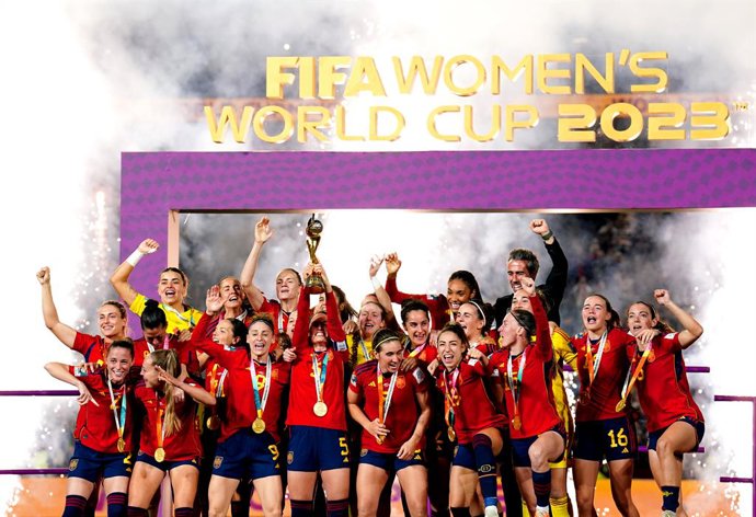 Les jugadores de la selecció espanyola celebren la conquesta del títol mundial 