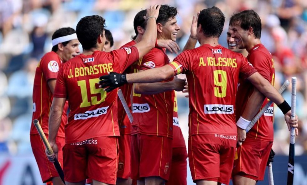 España golea para empezar el Europeo masculino de hockey hierba