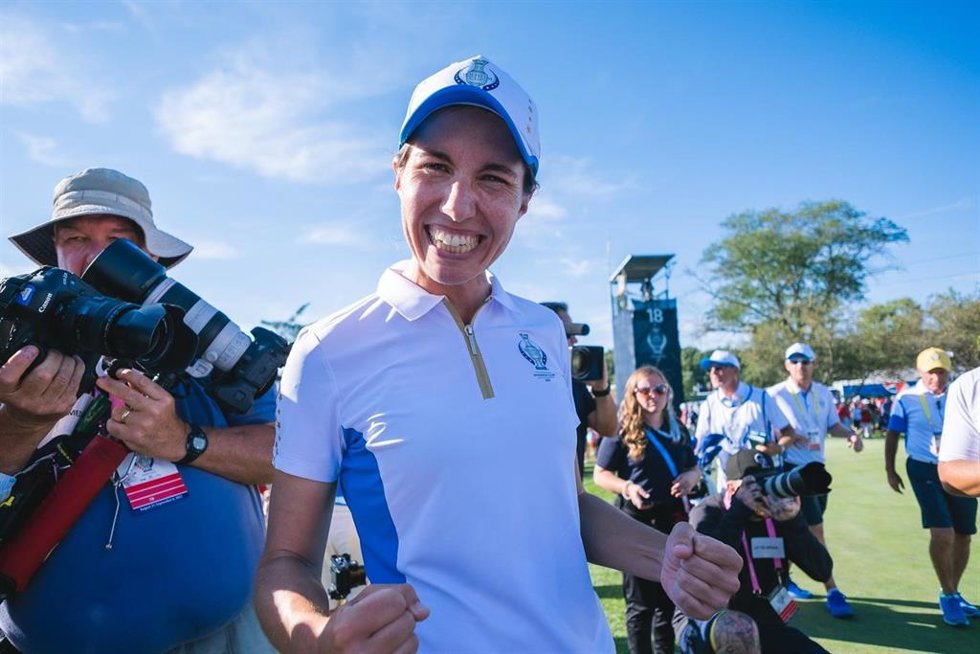 Carlota Ciganda celebra un triunfo en la Solheim Cup.