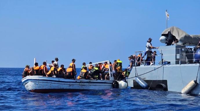 Chipre rescata a varias decenas de personas migrantes