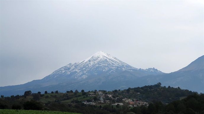 Archivo - El volcán más alto de México, Pico de Orizaba, en Ciudad Serdan, Puebla
