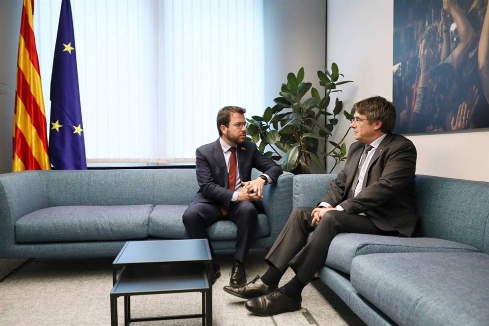Archivo - El presidente de la Generalitat, Pere Aragons, se reúne con el expresidente Carles Puigdemont