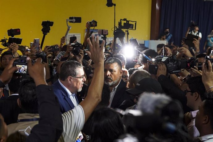 El candidato izquierdista guatemalteco Bernardo Arévalo, del Movimiento Semilla