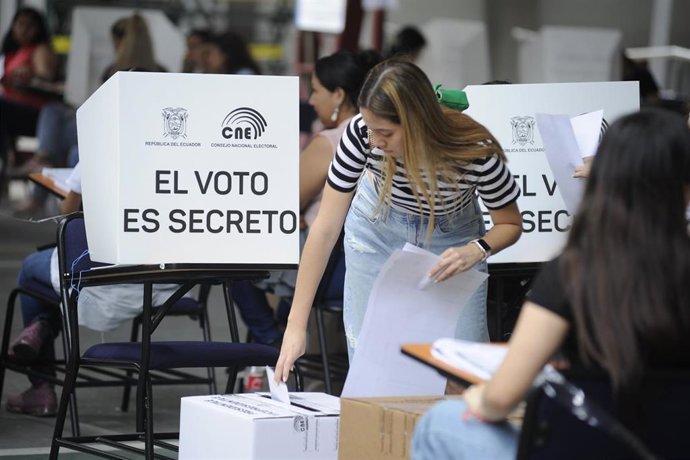 Centro de votación en Guayaquil.