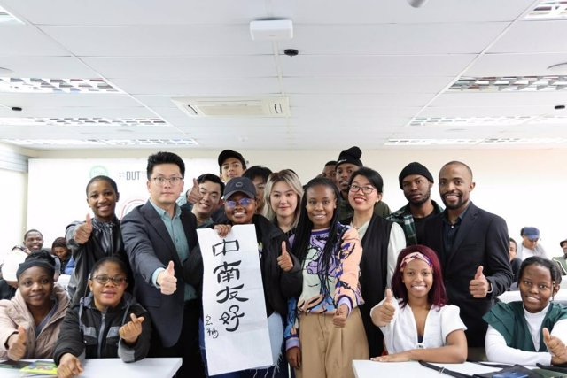 Sanele Ntuli (2nd R), a mandarin teacher at the Confucius Institute at Durban University of Technology, poses for a photo with faculty and students with a calligraphic work showing "China-South Africa Friendship" in Durban, South Africa, August 18, 2023. 