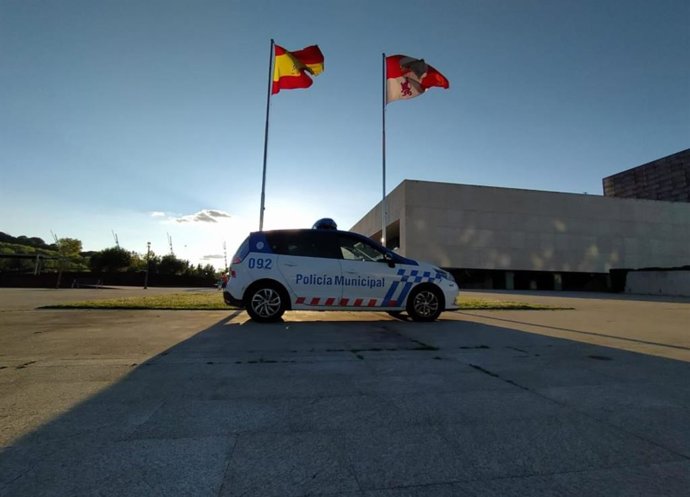 Archivo - Imagen de archivo de un vehículo de la Policía Municipal de Valladolid.