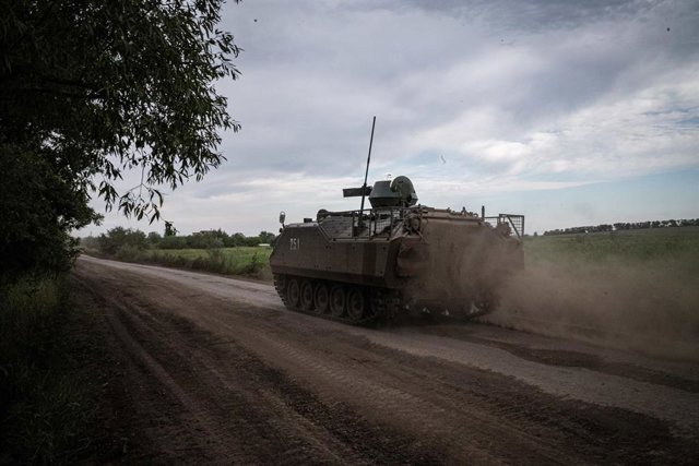 Un tanque ucraniano en el flanco sur de Bajmut, en la región de Donetsk