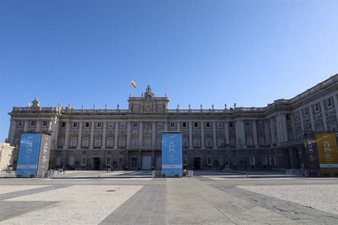 Archivo - Fachada principal del Palacio Real de Madrid