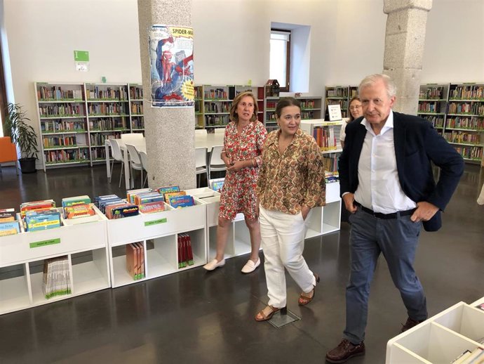 Marta Rivera durante su visita a la Biblioteca Benito Pérez Galdós de Madrid.