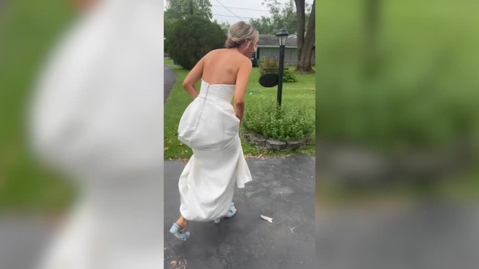 Así de emocionante ha sido la sorpresa de esta novia a su abuela de 98 años el día de su boda