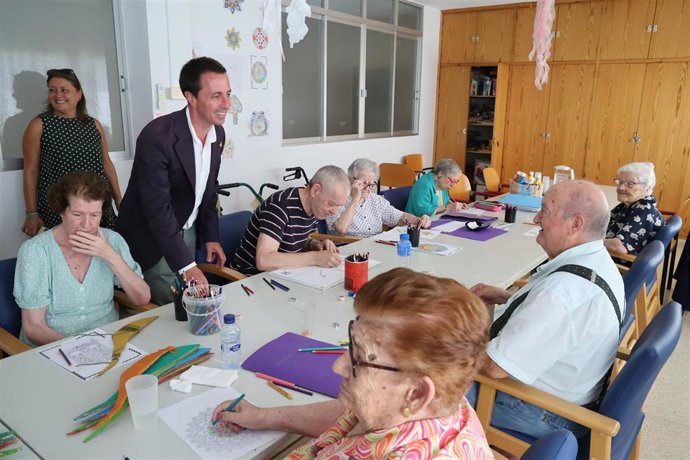 El presidente del Consell de Mallorca, Lloren Galmés, visita la residencia de La Bonanova