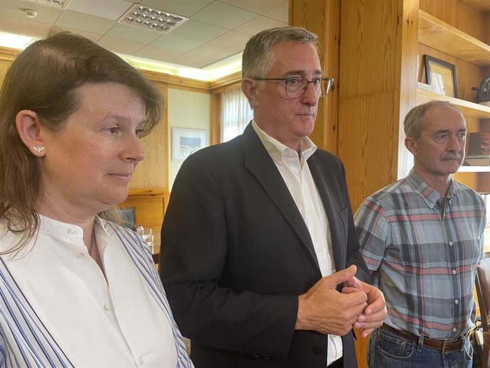 El consejero de Medio Ambiente y Turismo de Aragón, Manuel Blasco, y los directores generales de Protección Civil, Miguel Ángel Clavero, y de Gestión Forestal, Ana Oliván.