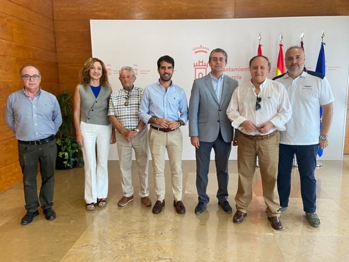 Presentación de las actividades para mayores del concejal de Cultura e Identidad, Diego Avilés, junto con la edil de Mujer, Políticas de Conciliación, Mayores y Discapacidad, Ascensión Carreño, y el concejal de Turismo, Comercio y Consumo, Jesús Pacheco