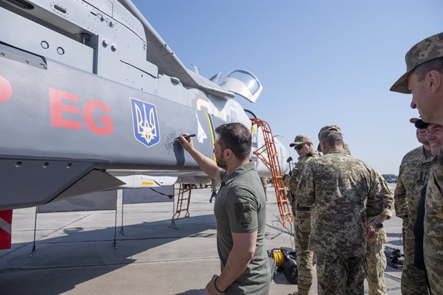 August 6, 2023, Kyiv, Kiev Oblast, Ukraine: Ukrainian President Volodymyr Zelenskyy, center, autographs a Ukrainian fighter aircraft on Air Force Day, August 6, 2023 in Kyiv, Ukraine.