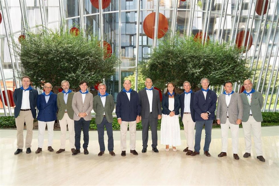Ignacio Sánchez Galán y el equipo directivo en Bilbao