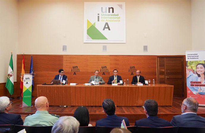 El rector de la UNIA y el consejero de Universidad inauguran los cursos de verano de la sede de Baeza (Jaén)