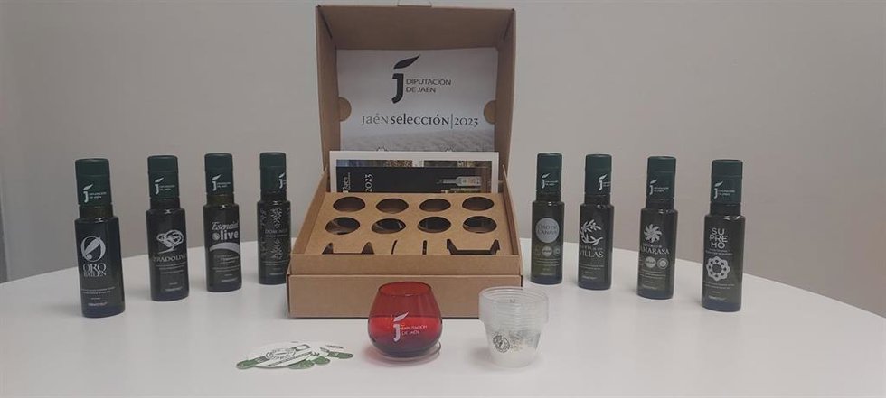 Caja con los AOVE Jaén Selección 2023.