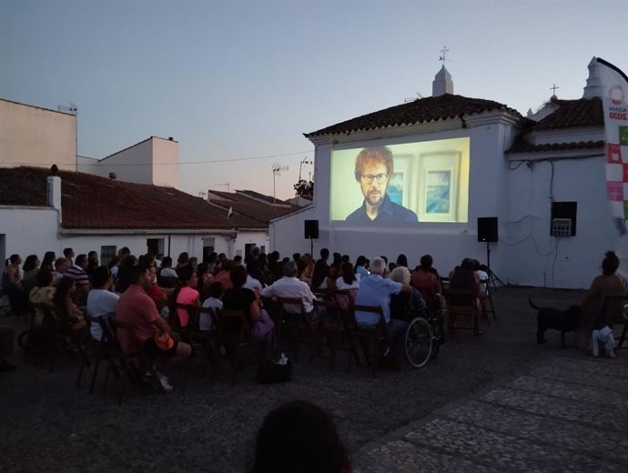 'Cine En El Pueblo' De La Diputación De Huelva.