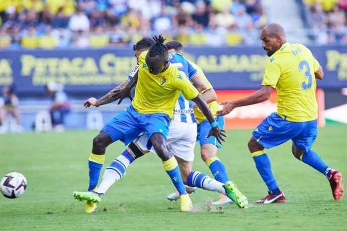 Archivo - Awer Mabil durante un partido de Liga la pasada campaña ante la Real Sociedad.