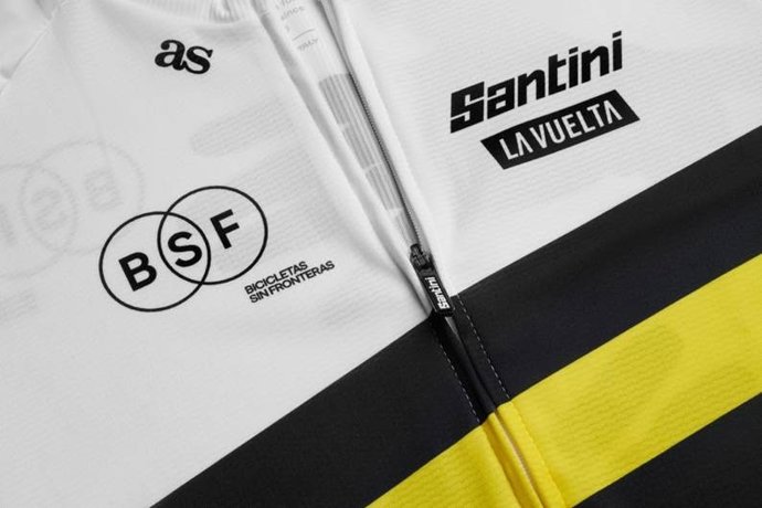 El nuevo maillot solidario de La Vuelta a España, creado por Santini, en colaboración con la ONG Bicicletas Sin Fronteras.