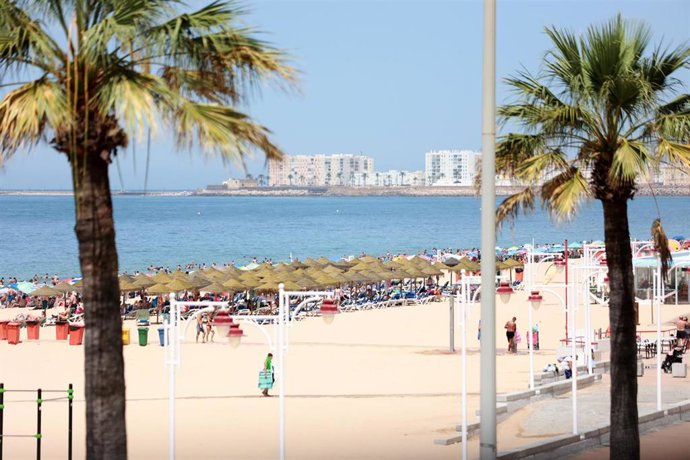 Imagen de la playa de la Victoria de Cáidz