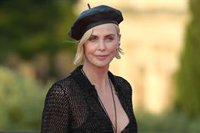 Charlize Theron arremete contra los estándares de belleza femeninos en Hollywood: "!Solo estoy envejeciendo!"