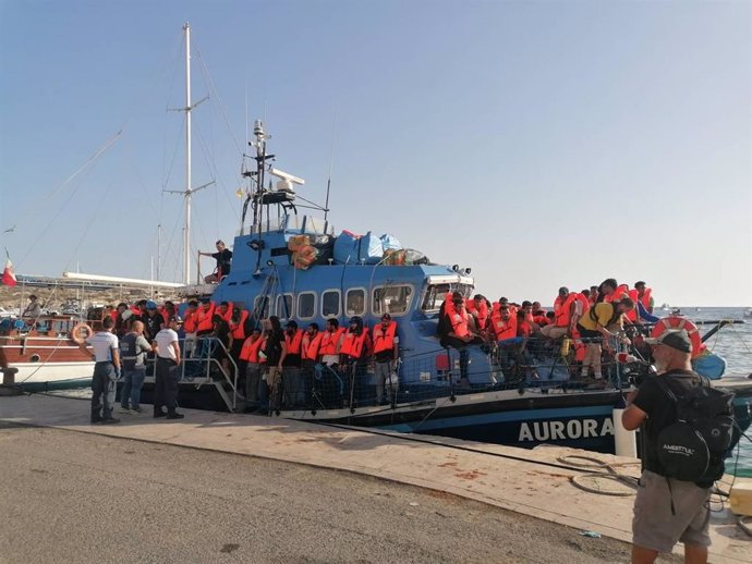 Desembarco de migrantes rescatados por el barco 'Aurora', de la ONG Sea-Watch