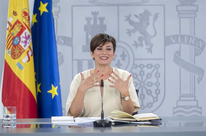 La ministra de Política Territorial y portavoz del Gobierno, Isabel Rodríguez, ofrece una rueda de prensa posterior a la reunión del Consejo de Ministros, en el Palacio de la Moncloa, a 25 de julio de 2023, en Madrid (España). 