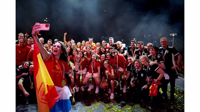 Selección española campeona del mundo en su celebración en Madrid