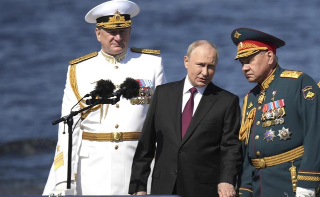 El presidente ruso, Vladimir Putin, y el ministro de Defensa, Sergei Shoigu.