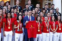 Pedro Sánchez recibe a las campeonas del mundo con "orgullo", "admiración" y "eterno agradecimiento"
