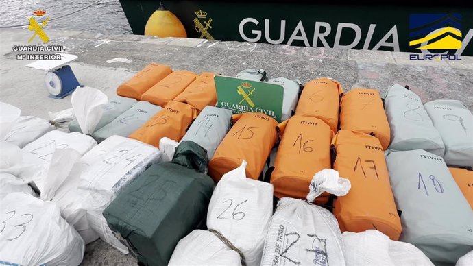 Cocaína interceptada en un velero abordado por Guardia Civil cerca de Canarias