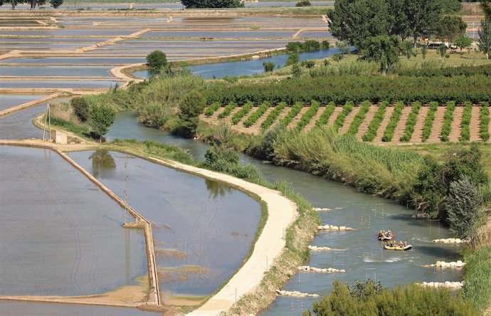 Entre los planes para el verano se encuentra la opción de refrescarse con un rafting entre los arrozales de Calasparra, actividad que incluye reportaje fotográfico y degustación de arroz